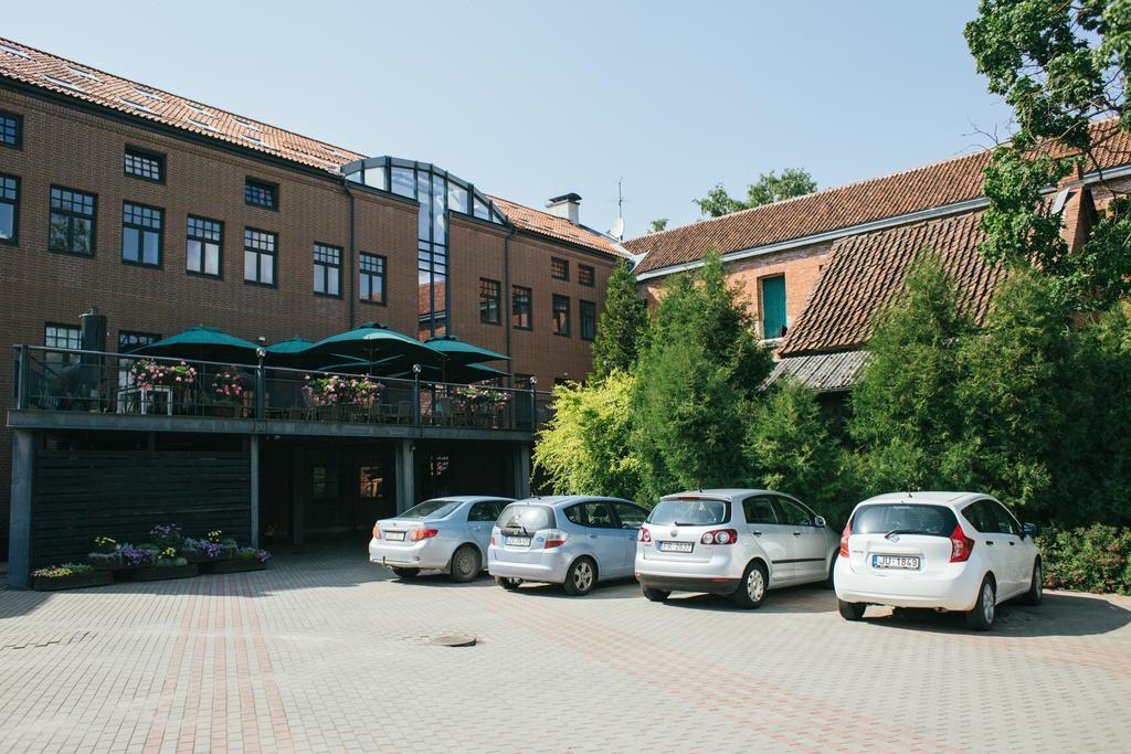 Kuldigas Metropole Hotel Buitenkant foto